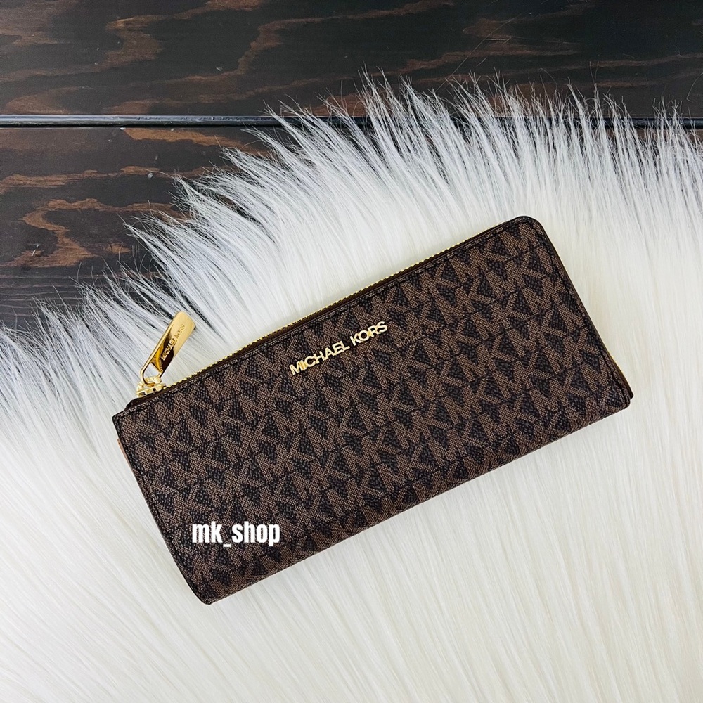 Michael Kors Jet Set Travel Large Three Quarter Zip Wallet